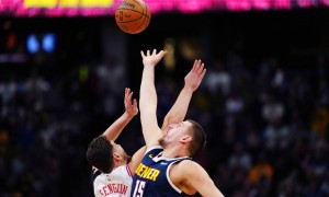 掘金火箭二番战戏剧性拉满 约基奇拼到6犯力保胜利